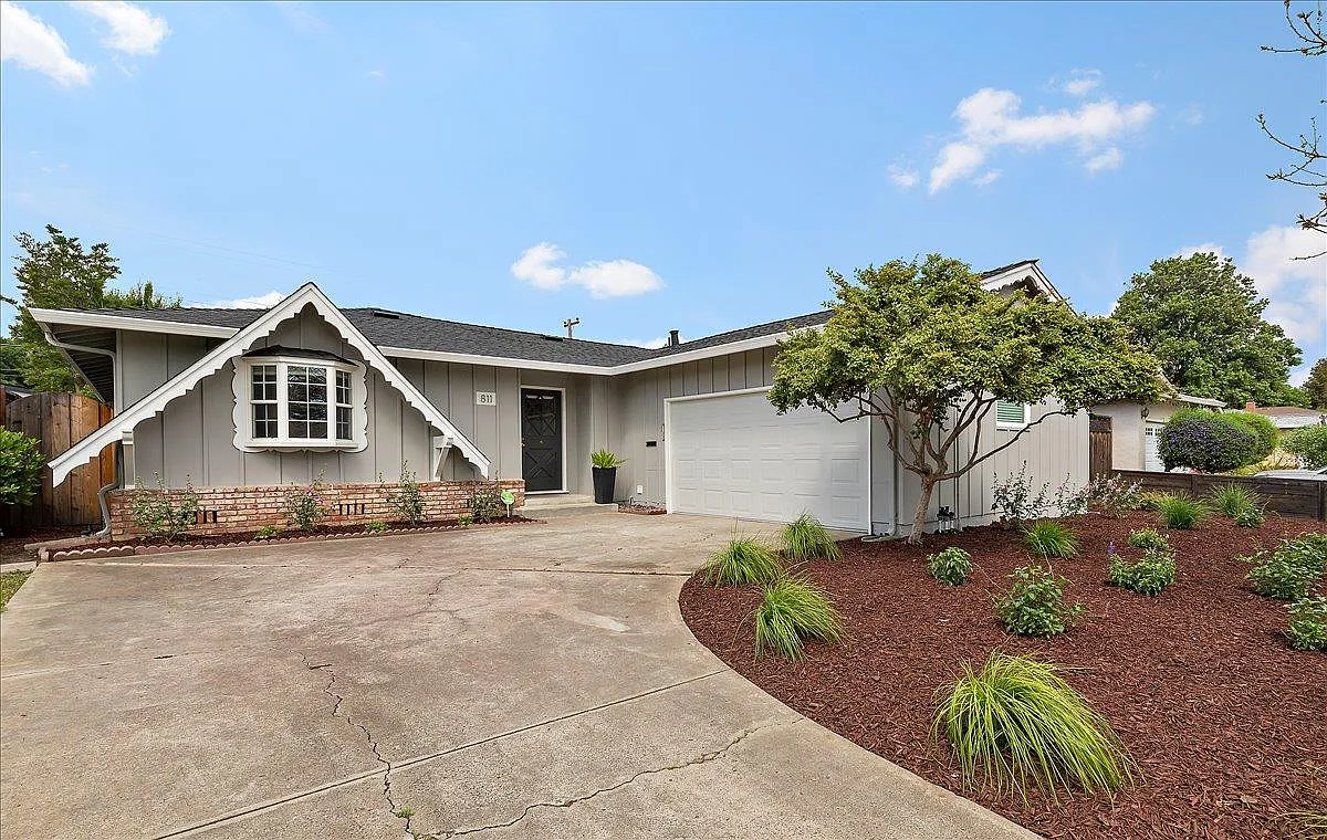 811 Daffodil Way photo 1