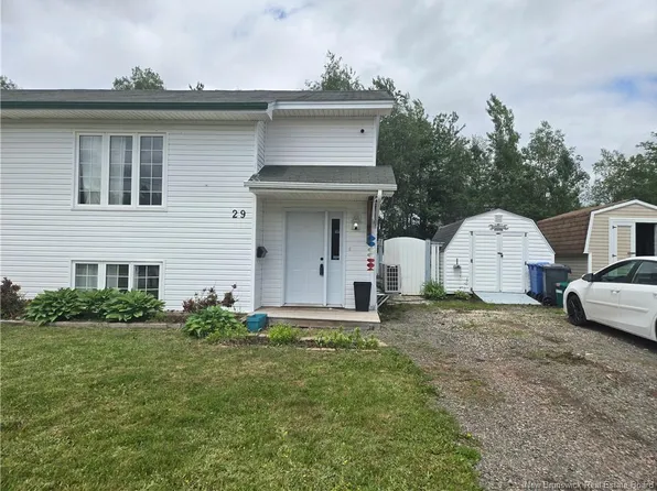 29 Thaddee St, Dieppe, NB E1A 6V4