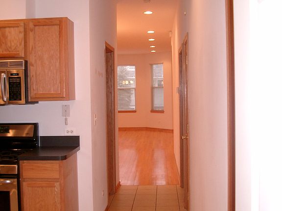 4th image of 3905 N Francisco Ave #1