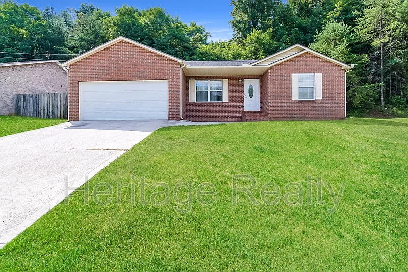 3 bed, 2.0 bath, 1328 sqft, $2,000 — Photo 1
