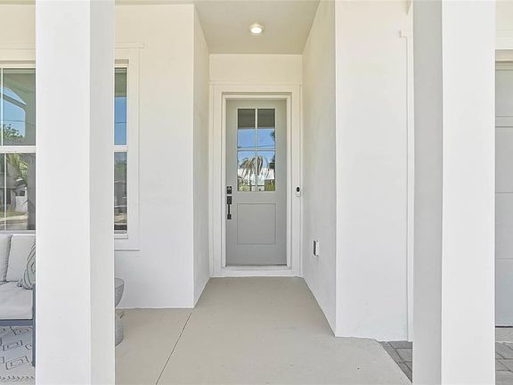5th image of 814 W AMELIA AVENUE