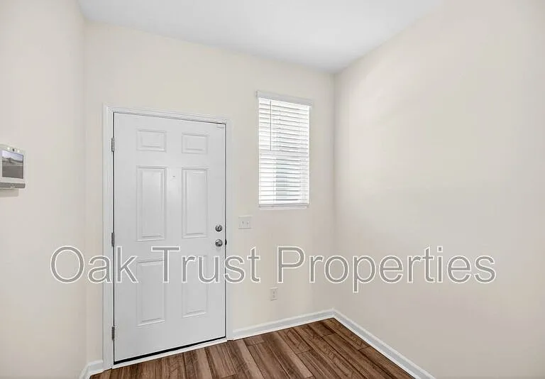 502 Townsford Ln — Photo 4