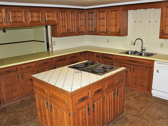 4th image of 25 Northwoods Dr