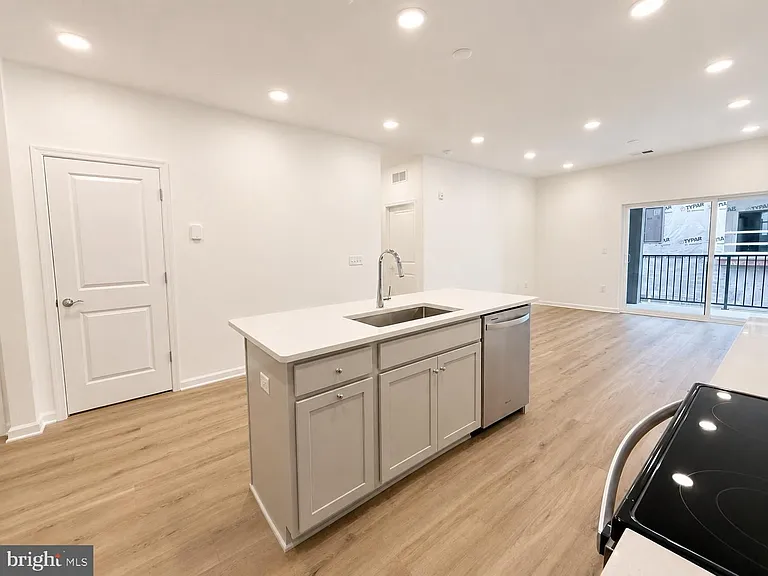 421 Washington St #1103 — Photo 11