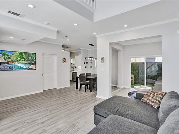 5th image of 3135 Gifford Ln #3135