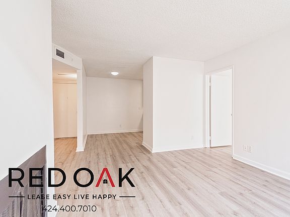 2nd image of 2724 1/4 Abbot Kinney Blvd #208