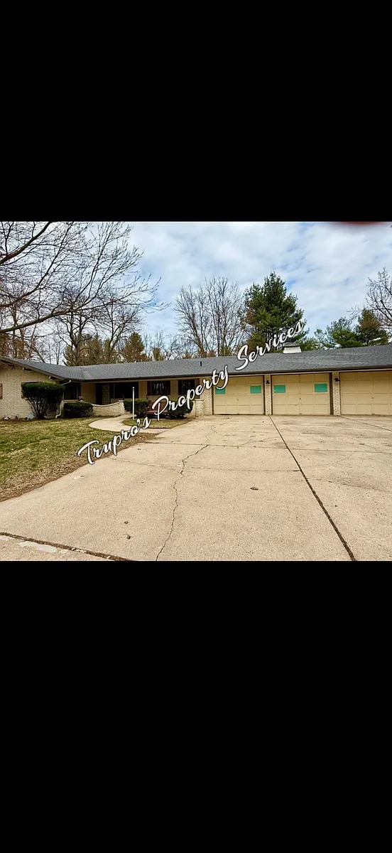 Building Photo - 2715 E Shawnee Rd