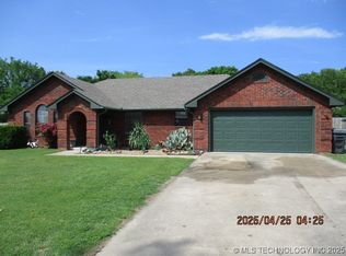 61 Cedar Ln, Ardmore, OK 73401