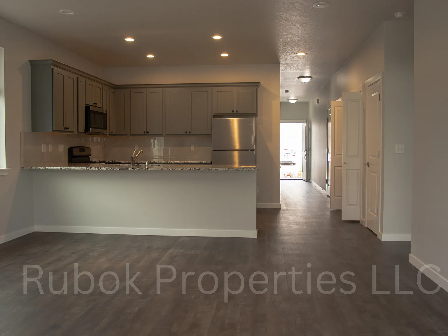 3 bed, $1,995 — Photo 4