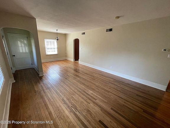 5th image of 109 Park Dr