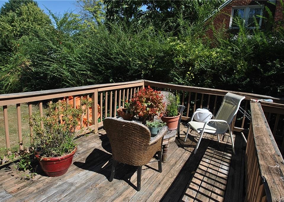 2nd image of 2204 National St