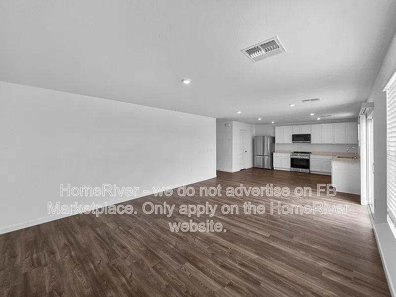 4 bed, 2.5 bath, 1801 sqft, $1,825 — Photo 4