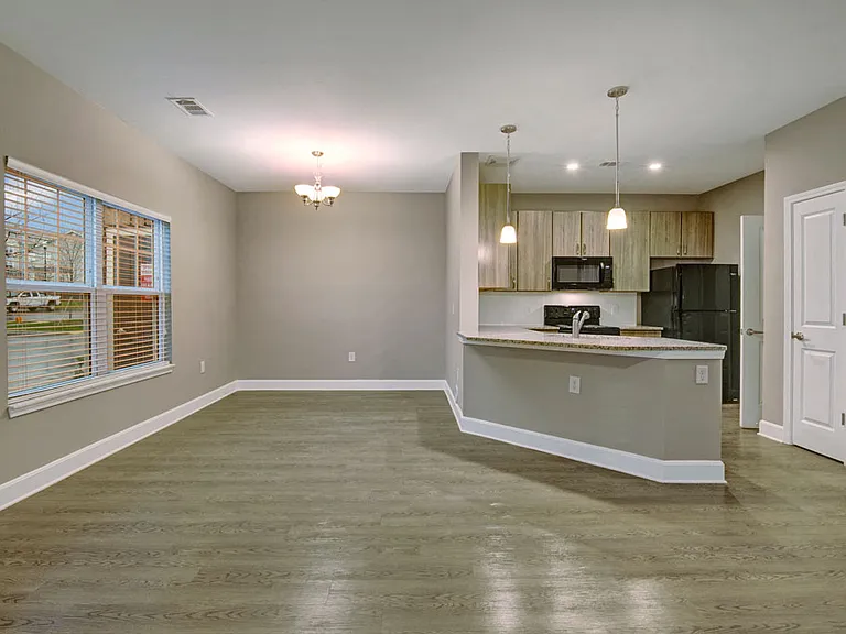 York Woods at Lake Murray Apartment Homes — Photo 5