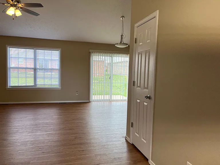 4443 W Delmar St — Photo 2
