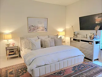 Rented by R New York