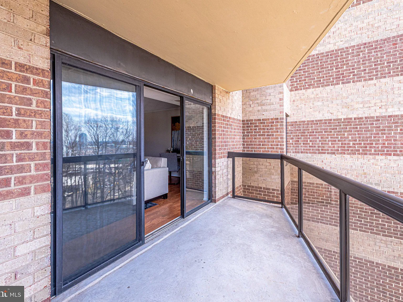 1 bed, 1.0 bath, 902 sqft, $2,500 — Photo 3