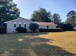 1055 Strawberry Ln, Ellenwood, GA