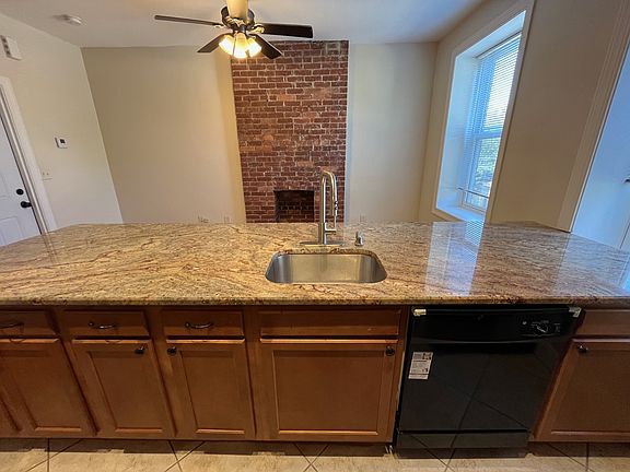 5th image of 912 Portland St #3