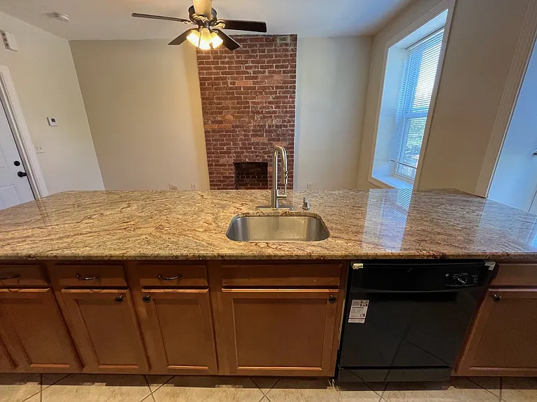 912 Portland St #3 — Photo 5