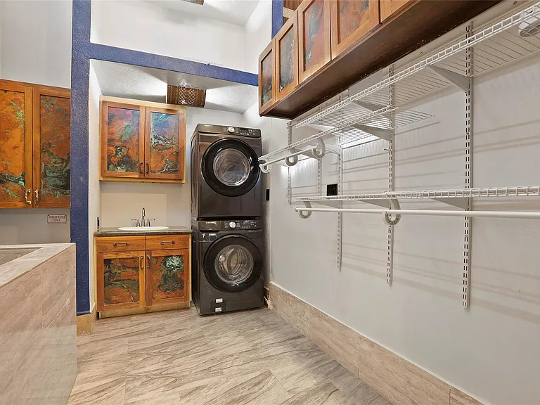 614 Pine Gully Rd #LOFT — Photo 9