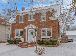 737 Pennsylvania Ave, Aurora, IL 60506