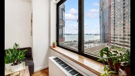 Sold by WIRE International Realty