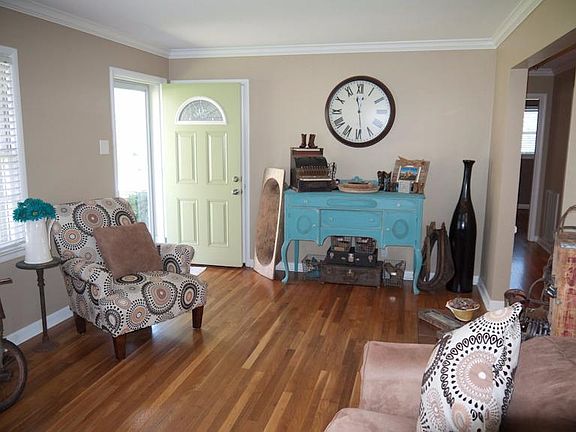5th image of 212 Saint Margaret Dr