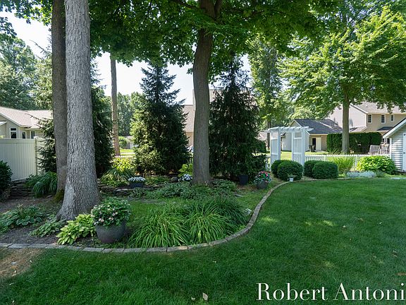 4th image of 2516 Golfbury Dr SW