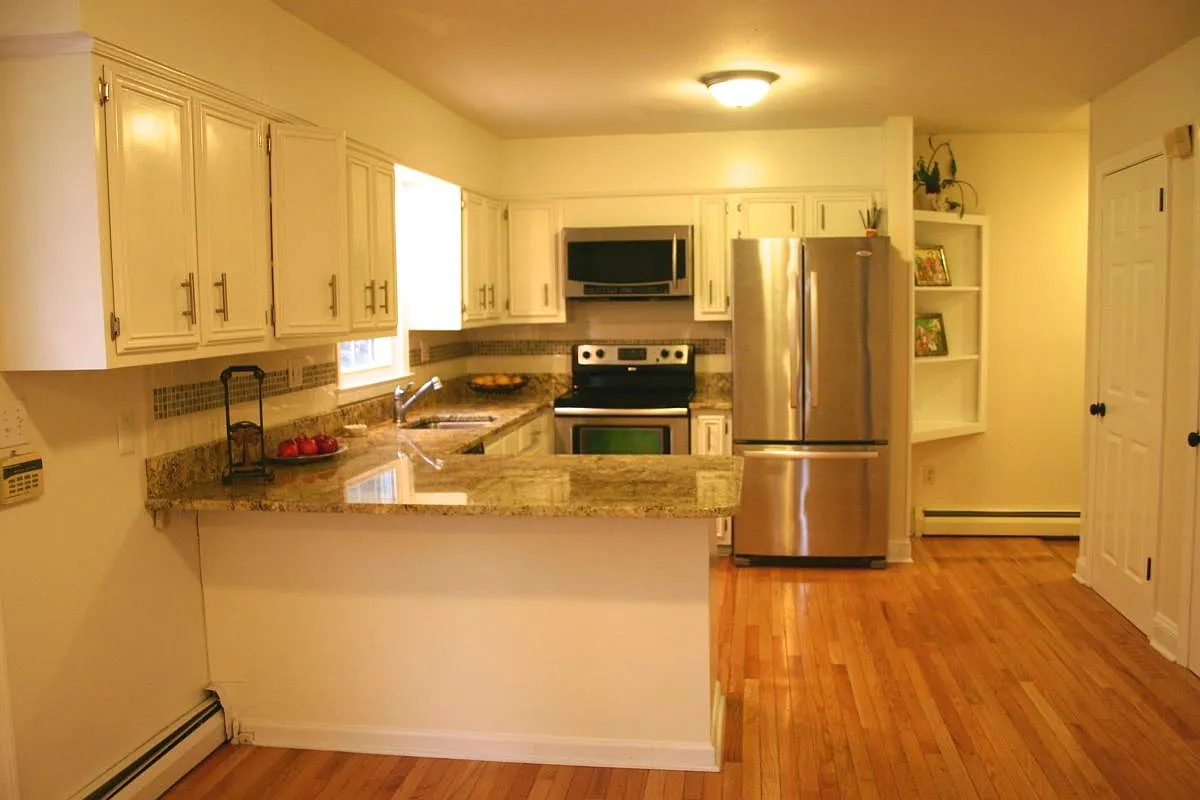 4 bed, 2296 sqft, $5,100 — Photo 4