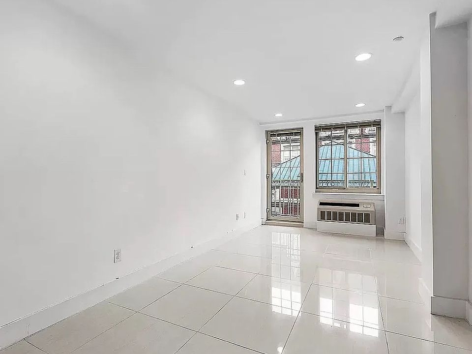 2nd image of 207 W 115th St APT 18