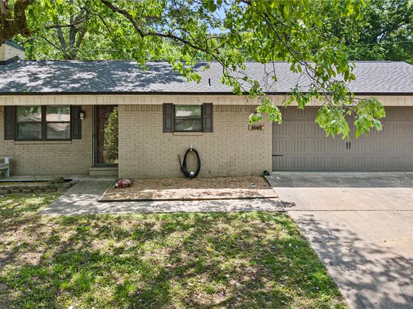1007 W 17th Ter, Russellville, AR 72801
