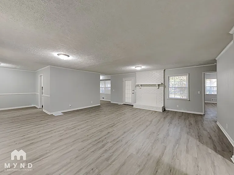 1290 Maple St SE — Photo 4