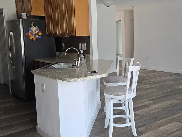 413 S Main St — Photo 6