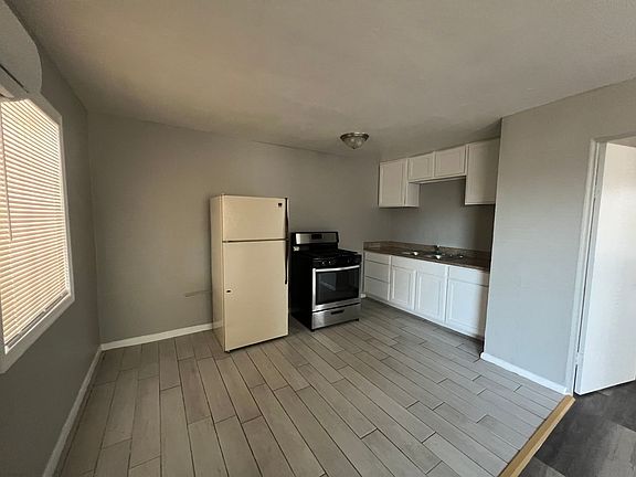 3rd image of 48 W Tamarisk St #10