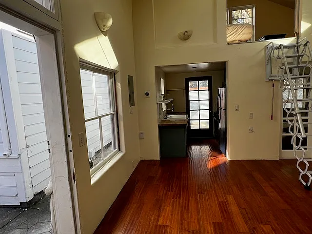 1110 Peralta St — Photo 3