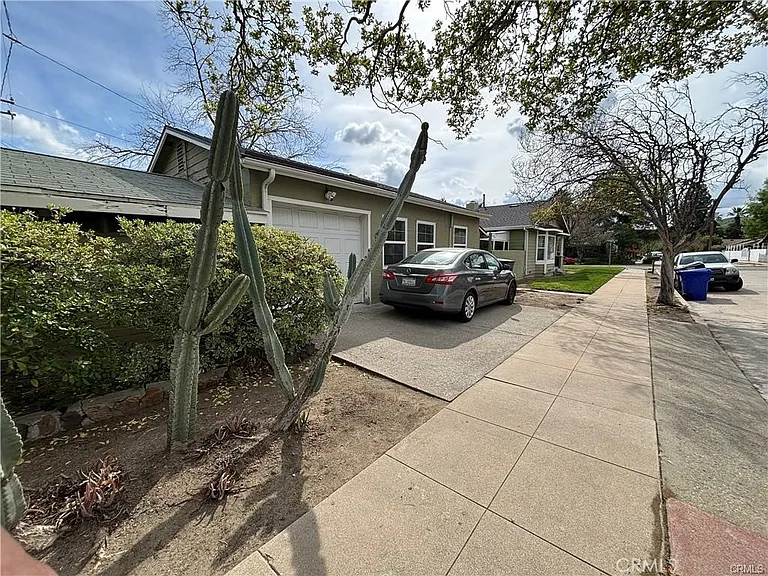 3297 N Pershing Ave — Photo 18