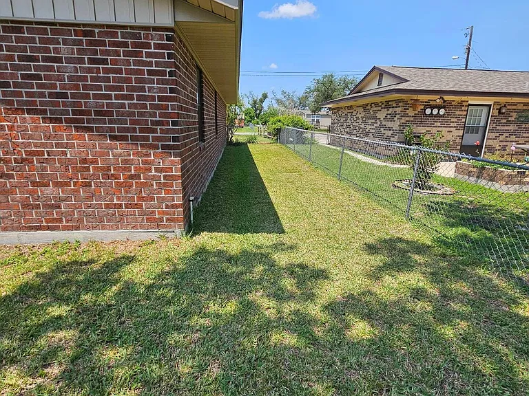 221 Viola Ave — Photo 6