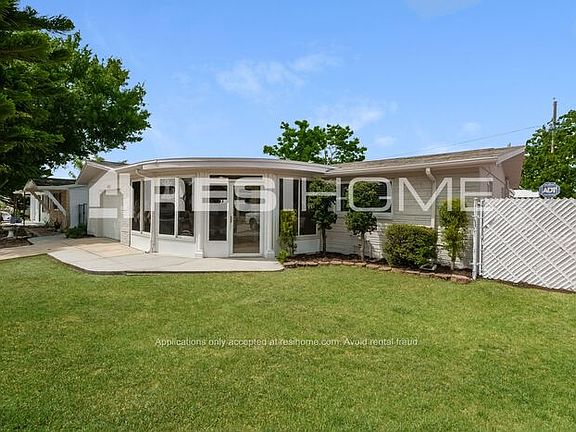 3rd image of 4905 Calais Dr