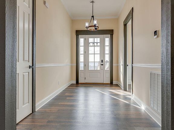 5th image of 1126 Victoria Lee Way
