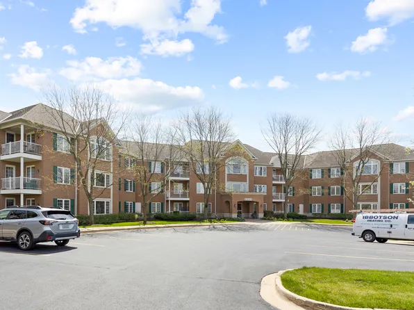2640 Summit Dr Unit 202, Glenview, IL 60025