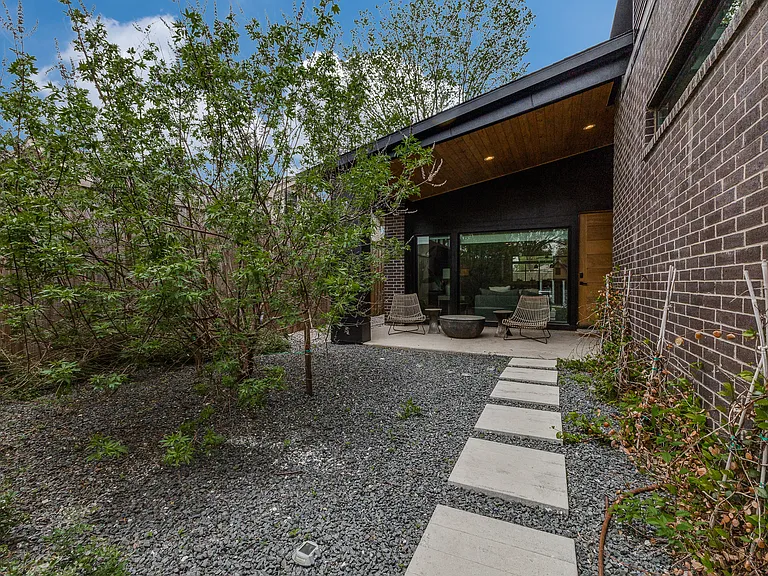 6023 Richmond Ave — Photo 4