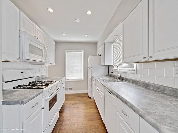 4th image of 4004 Fern St