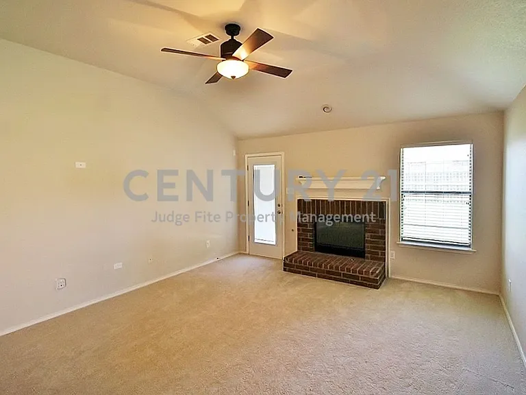2816 Park Springs Dr — Photo 3