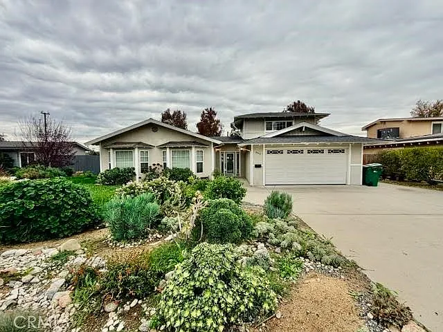 2734 Grove St — Photo 1