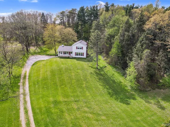 2300 Old Plank Rd, Milford, MI 48381