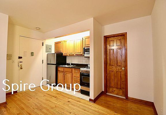 3rd image of 336 W 77th St APT 1A