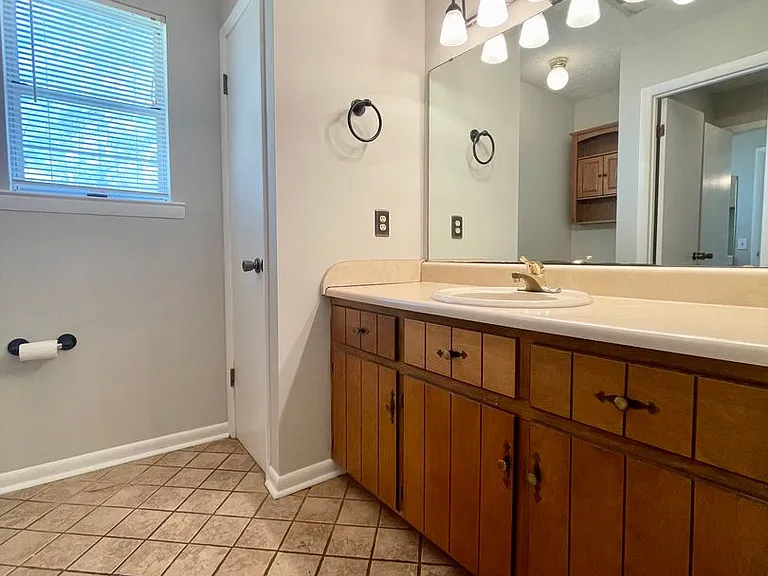 25647 Fairmount Dr — Photo 10