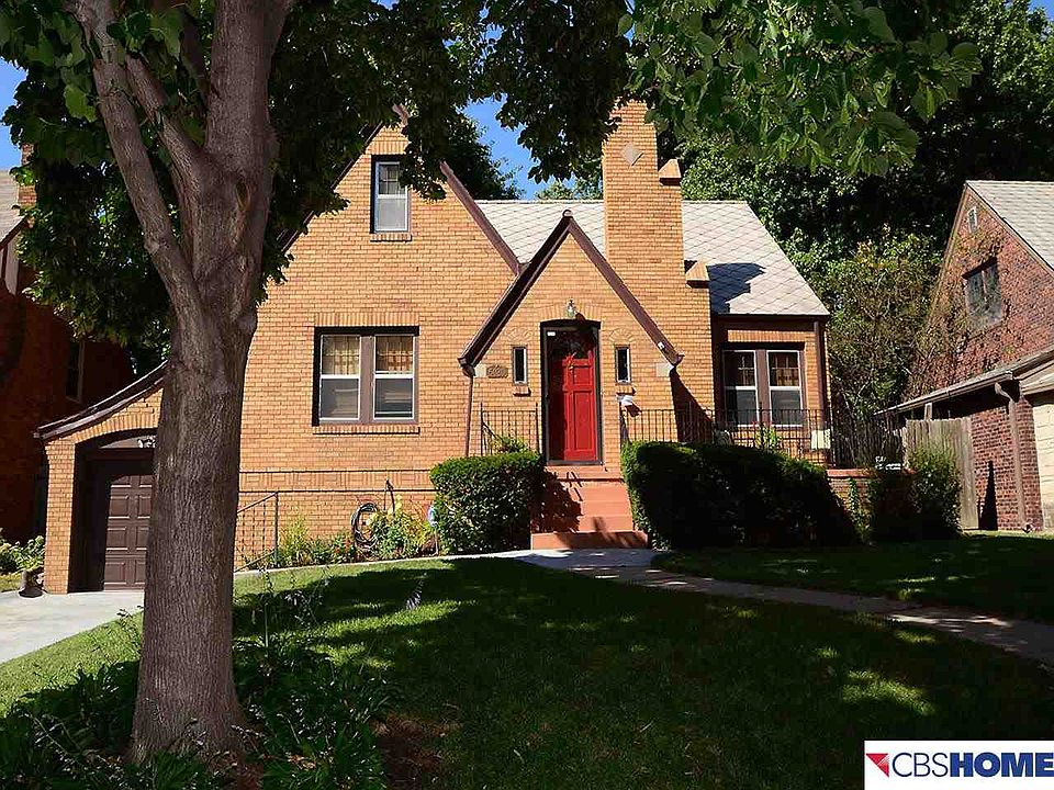 2nd image of 5020 Parker St