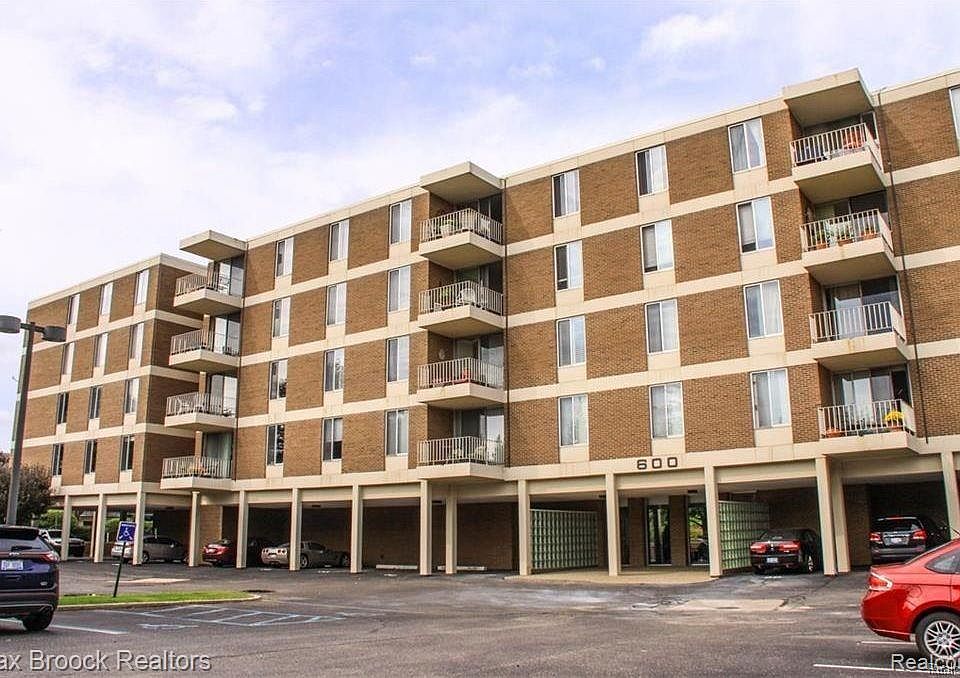 1st image of 600 W Brown St APT 9