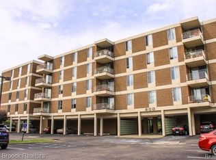 600 W Brown St APT 106, Birmingham, MI 48009
